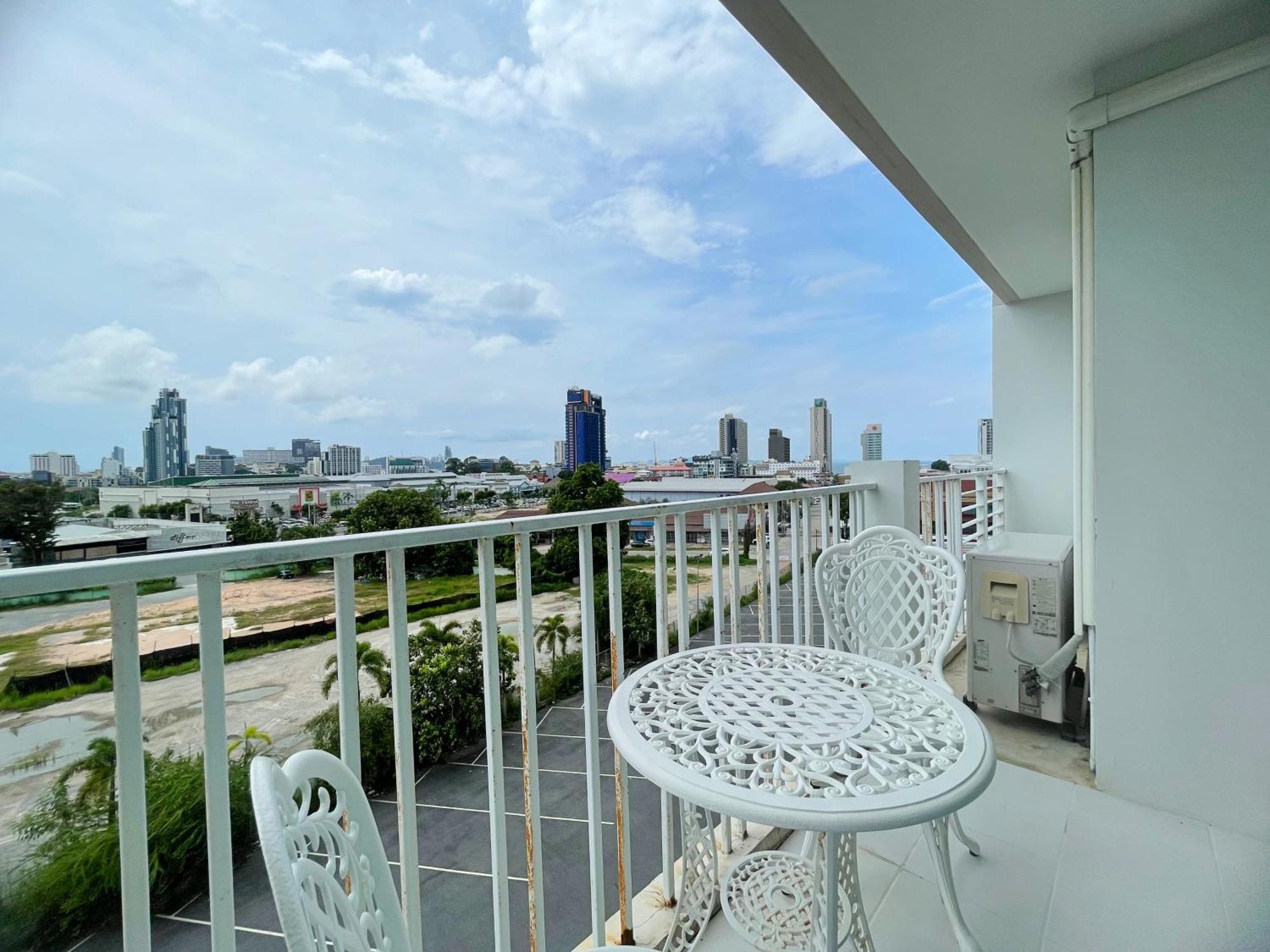 Hotel Baan Pattaya By Sabai Extérieur photo
