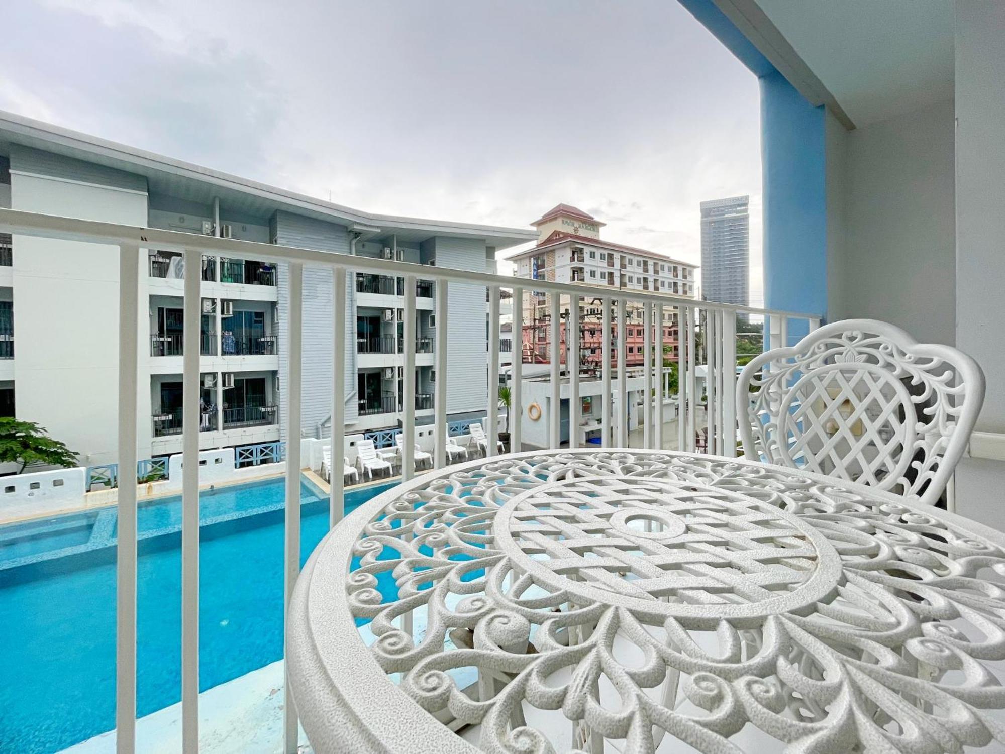 Hotel Baan Pattaya By Sabai Extérieur photo