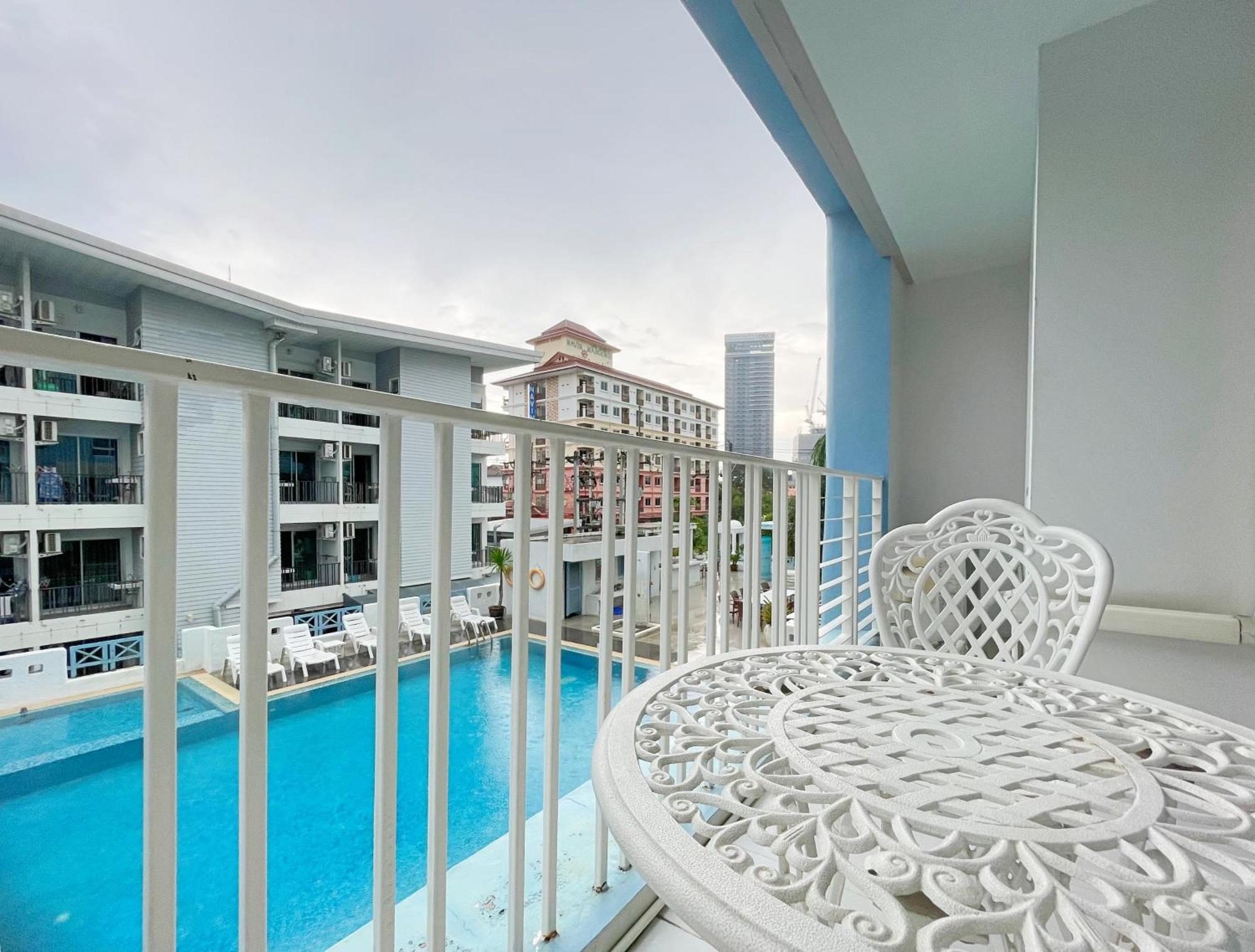 Hotel Baan Pattaya By Sabai Extérieur photo