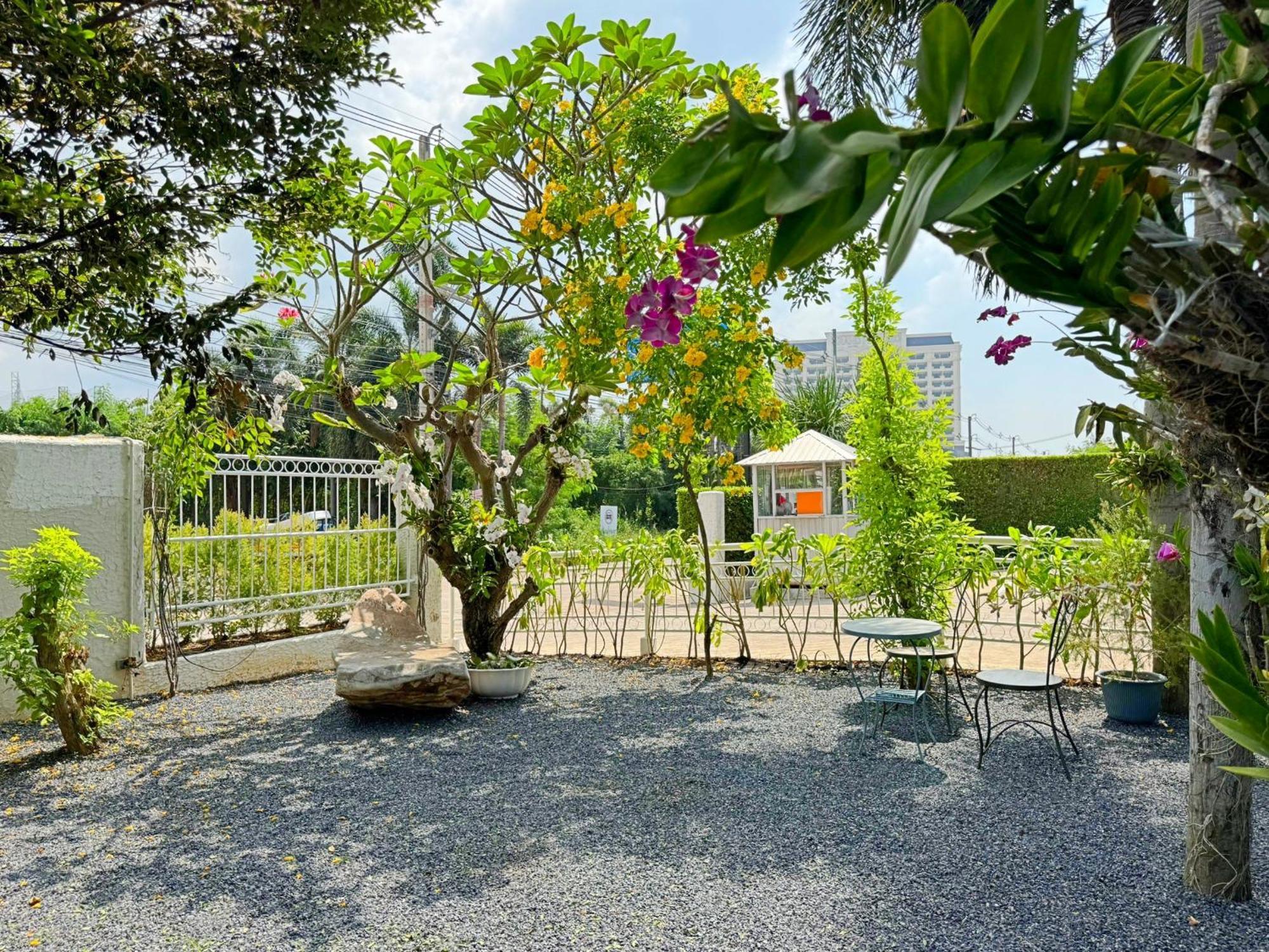 Hotel Baan Pattaya By Sabai Extérieur photo